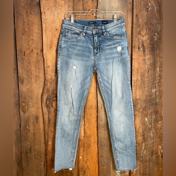 Supplies by Union Bay Mid Rise Distressed Crop Jeans - Size 6 - Picture 5 of 13
